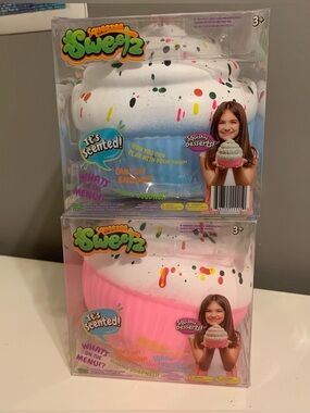Squeeeze Sweetz Scented Cupcake Squishy Fidget Duo (Pink & Blue) PPNC Viral Toy